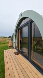 Evas Howe Decking and front arch